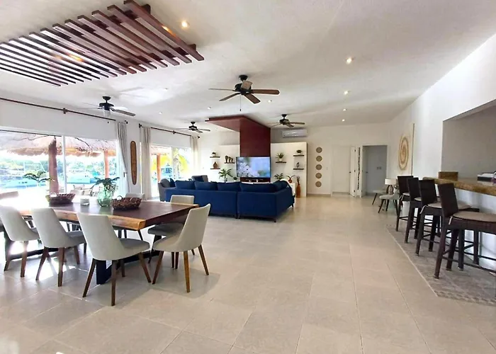 Villa Casa La Torre, Luxury Private Waterfront