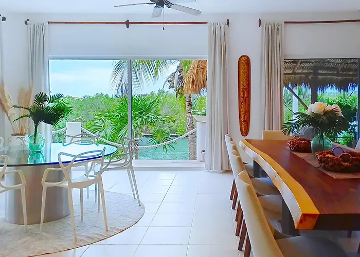 Casa La Torre, Luxury Private Waterfront Villa *