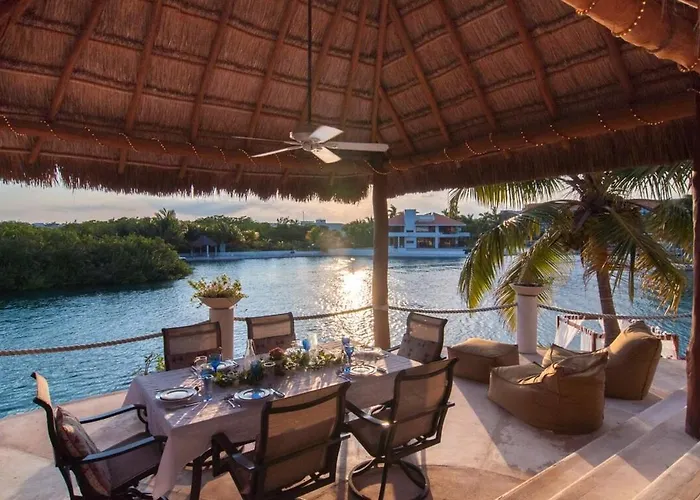 Villa Casa La Torre, Luxury Private Waterfront *